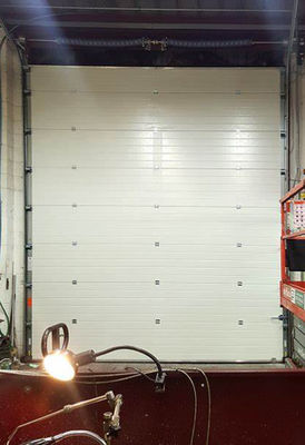 Garage en alliage d'aluminium de portes sectionnelles isolées par coutume/position de magasin fabrication extérieure en gros d'usine