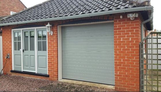 Efficacité de haute résistance isolée de sécurité de portes sectionnelles de garage de caserne de pompiers
