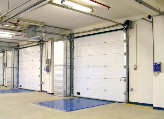 Porte de garage sectionnelle isolée 50 mm-80 mm en acier inoxydable industriel