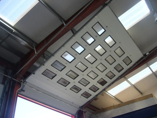 Portes supérieures sectionnelles isolées blanches avec télécommande de construction à double couche