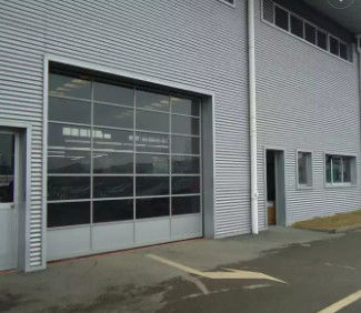 Isolation efficace Porte de garage sectionnelle en aluminium double vitrage 9x8 9x7 16x7 moderne