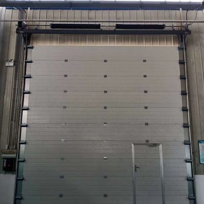 La tôle d'acier en aluminium a isolé le panneau supérieur à garage de portes sectionnelles de sandwich
