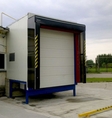 L'entrepôt à l'intérieur de l'embarcadère abrite l'airbag commercial de conteneur réglable