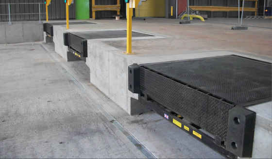 Plate-forme personnalisable en acier solide d'embarcadère de niveleur de rampe hydraulique de camion