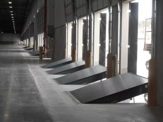 Logistique en acier de haute résistance d'entrepôt de niveleur hydraulique d'embarcadère réglable