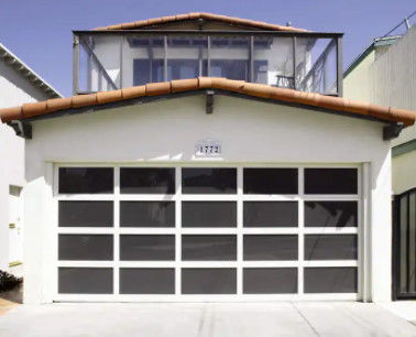 Porte haute sectionnelle en aluminium revêtue de poudre avec vue complète pour les portes de garage