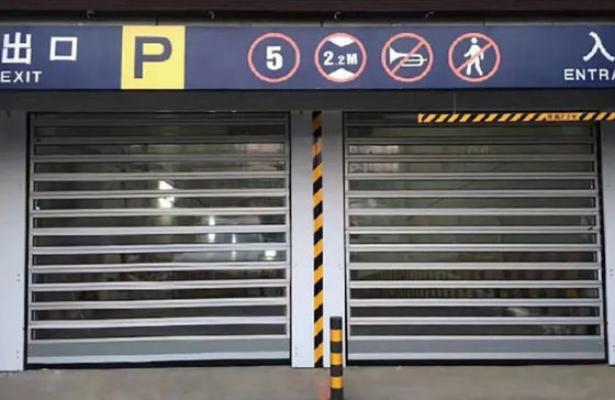 Porte en spirale en aluminium transparente à grande vitesse Efficacité de sécurité pour les lieux de travail occupés Industrial thermique isolée