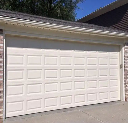 Portes sectionnelles isolées avec panneau plat ou contourné et porte de garage surélevée d'entrepôt