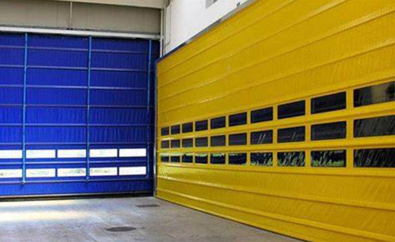 Portes à rouleaux rapides isolées pour la sécurité avec sécurité et durabilité en vente en gros Installation facile PVC sans entretien