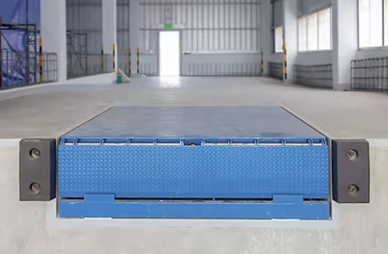 Longueur des lèvres personnalisable Nivelateur de quai de chargement électrique avec finition en poudre et contrôles de sécurité