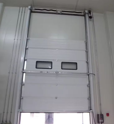 Porte sectionnelle isolée en acier enduit de poudre avec décapage en vinyle et porte de garage sectionnelle en aluminium