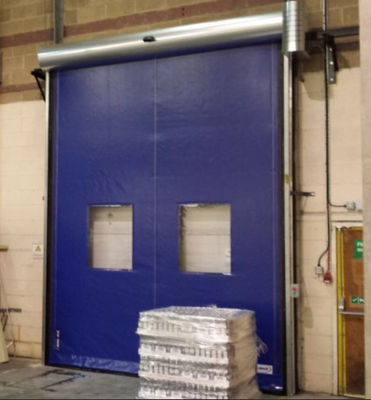 Structure en acier lourd Fermeture à glissière à rouleaux rapides Porte à fermeture à glissière avec isolation thermique Tissu en PVC automatique Flexible