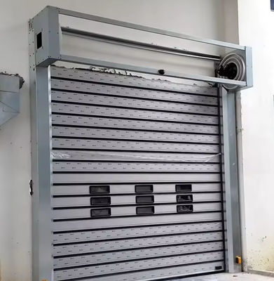 Porte en spirale de vitesse avec 0,8 m/s d'ouverture 0,75 kW de puissance du moteur Système de sécurité du capteur photoélectrique