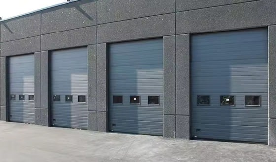 Porte sectionnelle isolée en acier avec isolation en mousse de polyuréthane pour garage