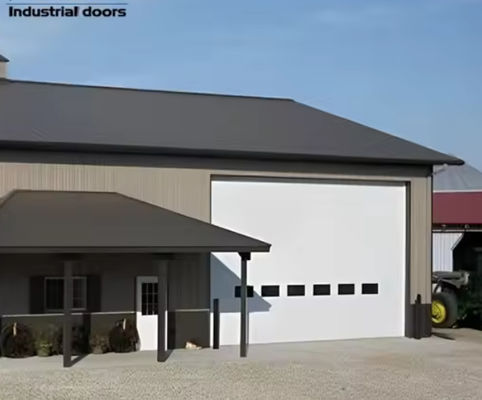 Porte sectionnelle en acier à haute résistance au bruit avec revêtement en poudre de finition Porte isolée industrielle