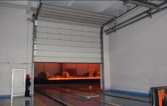 Porte sectionnelle isolée en acier revêtu de poudre