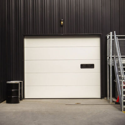 Portes de garage sectionnelles isolées avec mousse de polyuréthane et ventilation à distance verticale