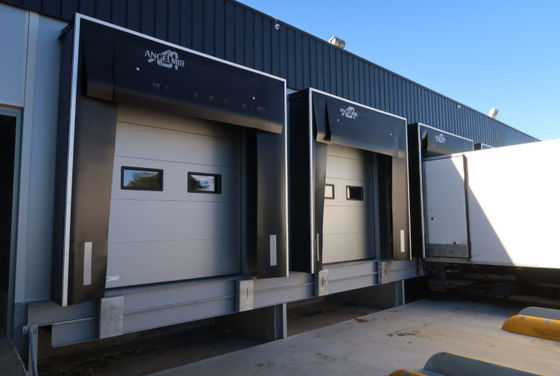 Système de chargement réglable moderne Abri de porte de quai avec PVC plastique matériau en caoutchouc Abri mécanique de quai
