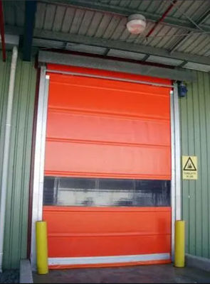 Porte métallique isolée à roulement rapide résistante aux intempéries Porte de volet extérieur avec fonctionnement à faible bruit