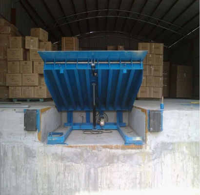 Nivelateur de quai de chargement électrique / hydraulique commercial personnalisable avec barres de sécurité