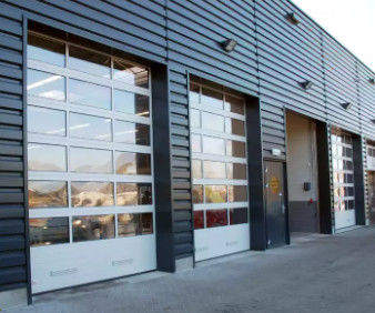 Porte de garage sectionnelle en alliage d'aluminium transparent extérieur à double vitrage