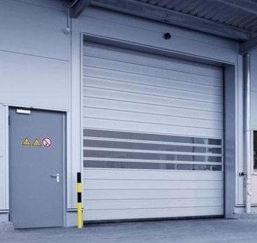 Portes de garage sectionnelles isolées en mousse de polyuréthane recouvertes de 50-80 mm