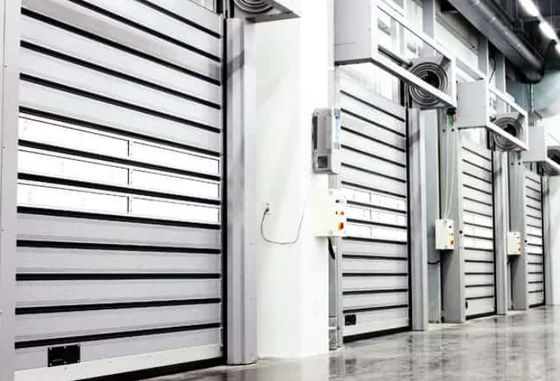 Portes de garage sectionnelles isolées en mousse de polyuréthane recouvertes de 50-80 mm
