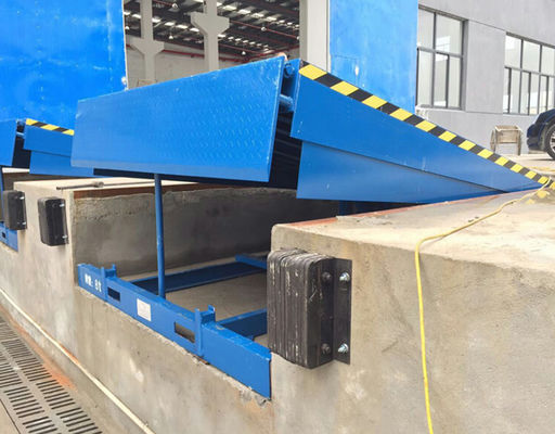 Nivelateur de quai de chargement électrique avec des caractéristiques de sécurité améliorées 8 tonnes 10 tonnes Container pont d'embarquement stationnaire