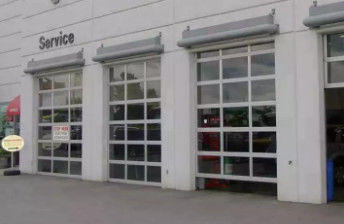 Porte de garage en aluminium avec double vitrage
