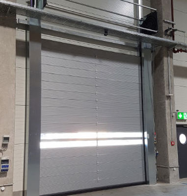 Porte de garage sectionnelle isolée personnalisée avec mousse de polyuréthane étanche au vent, insonorisée et thermique