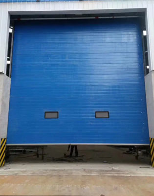 Portes sectionnelles industrielles de caserne de pompiers avec conception automatique de forme et revêtement en poudre sur la tête