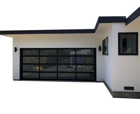 Type d'ouverture de haute sécurité, manuel ou automatique, étanchéité à l'eau, classe 3 Porte de garage sectionnelle en verre transparent, fonctionnement intelligent personnalisé, porte de garage
