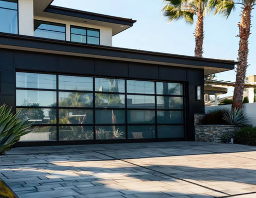 Style de conception moderne étanchéité à l'eau classe 3 Porte de garage sectionnelle en verre transparent avec isolation acoustique