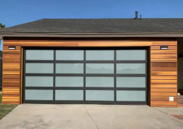 Couche en poudre Étanchéité à l'eau Classe 3 Vitre transparent Porte de garage sectionnelle personnalisée