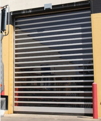 Efficacité Sécurité Efficacité Résistance au vent ≤2,0KN/m2 Vitesse d'ouverture 0,8m/s Porte en spirale transparente en aluminium à grande vitesse