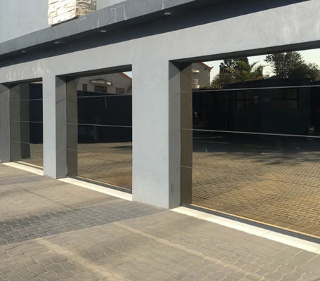 Porte de garage en verre à double vitrage avec étanchéité à l'eau de classe 3 et manuelle ou automatique