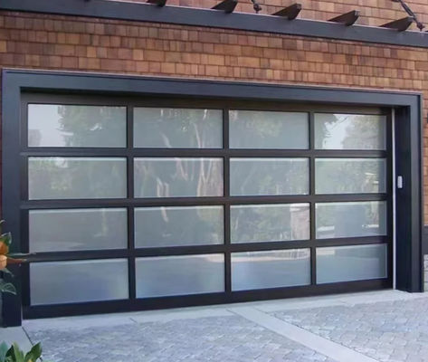 Porte de garage en verre à double vitrage avec étanchéité à l'eau de classe 3 et manuelle ou automatique