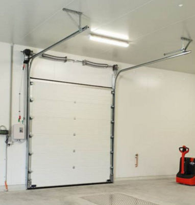 Porte commerciale sectionnelle 50 mm-80 mm épaisseur porte de garage isolée avec serrures brunes matériel