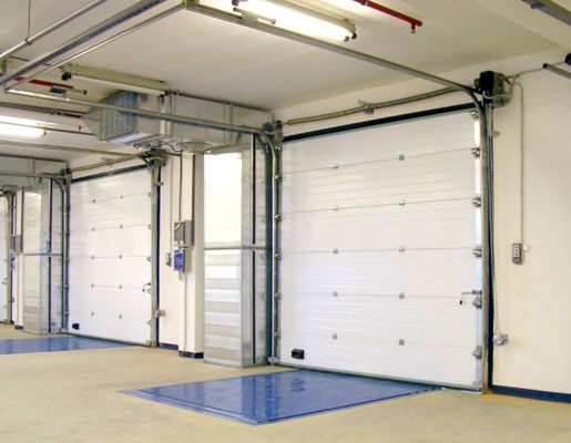 Porte de garage sectionnelle recouverte de poudre 50 mm-80 mm épaisseur isolée Porte de garage sectionnelle