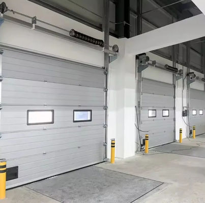 Station de pompiers automatique d'entrepôt commercial Porte sectionnelle industrielle Résistance au vent Matériau en acier moulé automatique