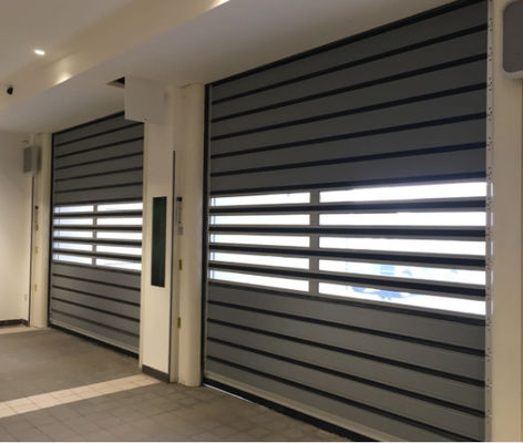 Porte en spirale transparente en aluminium à grande vitesse avec système de sécurité à capteur photoélectrique et perméabilité à l'air ≤ 2,0 m3/ M2.s