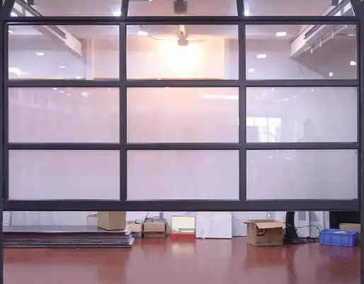 Étanchéité à l'eau personnalisée classe 3 Vitre transparent Porte de garage sectionnelle Style de conception moderne