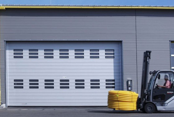 Portes en spirale métalliques à grande vitesse Isolation thermique Fermeture à rouleaux industrielle Portes pour entrepôt à froid usine