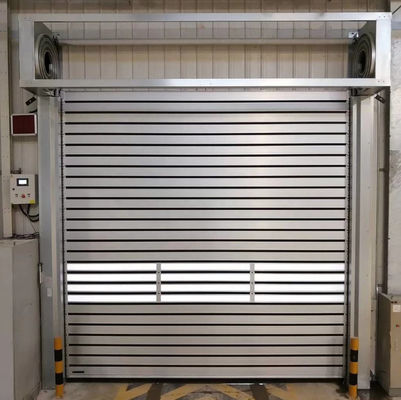Porte d'entrepôt sectionnelle isolée en aluminium moderne Garage industriel Automatique à distance de style ouvert Finition