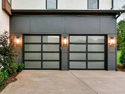 Porte sectionnelle de type étanchéité à l'eau de classe 3 Porte de garage sectionnelle transparente Matériau en verre alliage d'aluminium