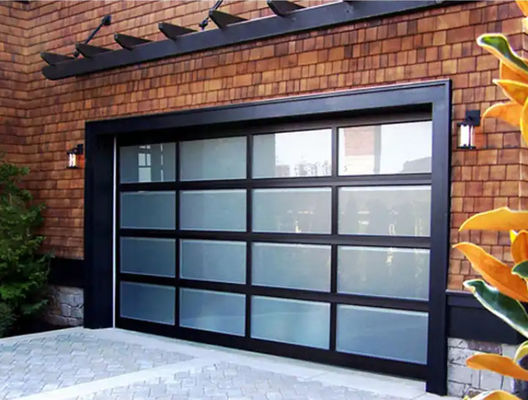 Porte de garage sectionnelle transparente de haute sécurité, étanchéité classe 3, avec performance de matériau en verre
