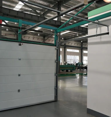 Porte aérienne sectionnelle isolée en acier gris 50 mm-80 mm d'épaisseur pour les portes sectionnelles commerciales