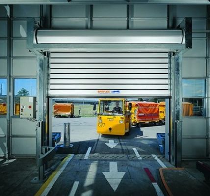 Porte spirale industrielle enroulable isolée sur mesure de haute qualité en aluminium extérieur transparent avec système de sécurité par capteur photoélectrique et vitesse de fermeture de 0,8 m/s pour l'efficacité