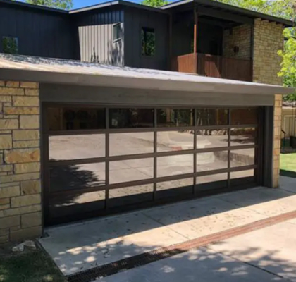 Étanchéité à l'eau Classe 3 Verre transparent Excellente résistance au vent Surélevée industrielle Porte de garage sectionnelle robuste avec manuel ou automatique