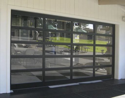 Moderne noir élégante cadre en aluminium verre trempé porte de garage sectionnelle transparente style de porte sectionnelle d'ouverture manuelle ou automatique